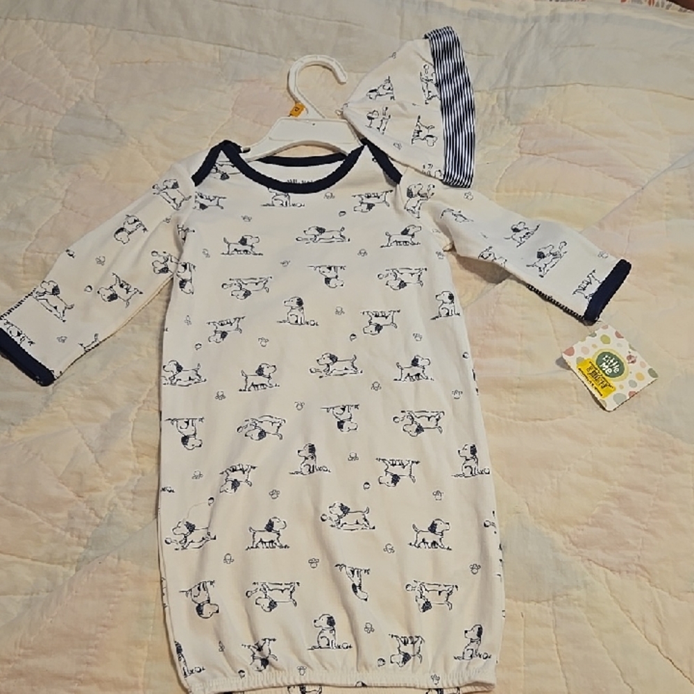 NWT 0 to 3 Months Adorable Baby Gown with Animal Print DOGS